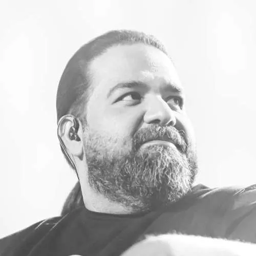 رضا صادقی با حسین حرف بزن