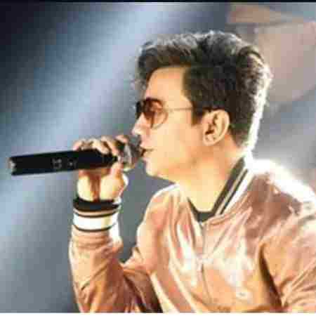 محسن ابراهم زاده هم خانه هم سقف و ستونم درد میکند