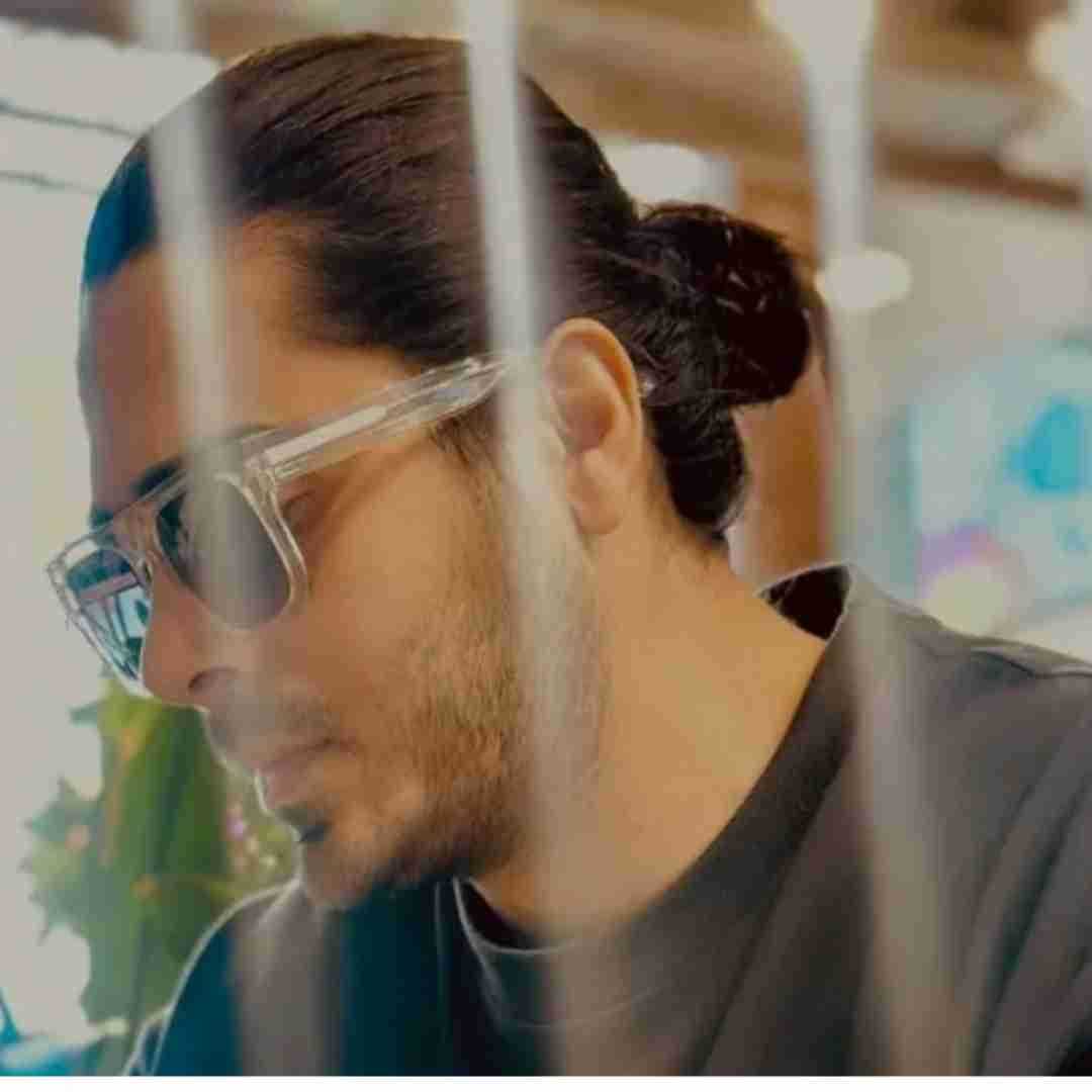 کوروش توحدی دنیای تنهایی